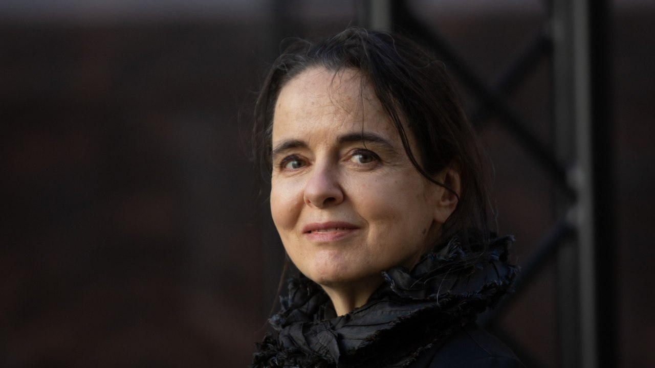 GALA VIDEO - “Une gratitude infinie” : Amélie Nothomb sans fard sur la notoriété, “un incroyable cadeau de la vie”
