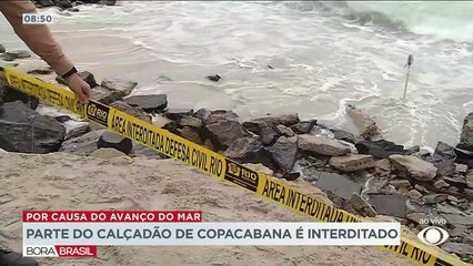 Avanço do mar provoca interdição do calçadão de Copacabana