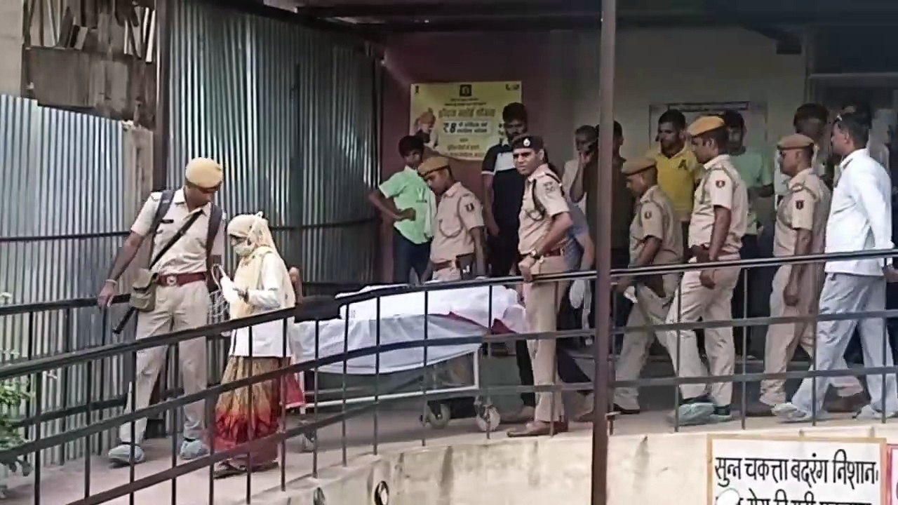 पुलिस व बदमाशों के बीच मुठभेड़, बाल-बाल बचे दो पुलिसकर्मी