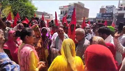 महंगाई बिजली के बिलों में बढ़ोतरी, प्रदर्शन किया