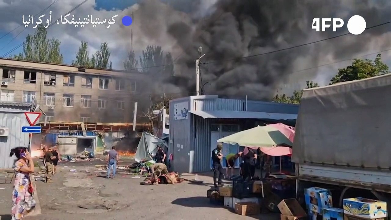عشرات القتلى والجرحى في قصف روسي على سوق تجارية في شرق أوكرانيا