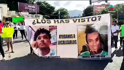 Familiares de desaparecidos bloquean la circulación en la entrada y salida de Acapulco