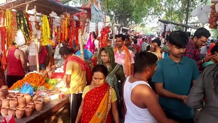 हरिहर क्षेत्र सोनपुर के क़ाली घाट पर नारायणी नदी मे गंगा स्नान करते तमाम श्र