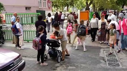 Ders zili çaldı, öğrenciler okula koştu