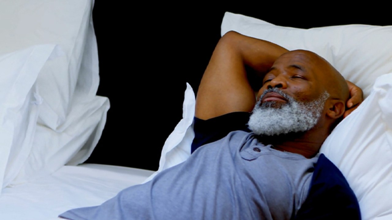 ¡El 'Bello durmiente' de la vida real! Este hombre duerme por muchos días debido a un trastorno que padece