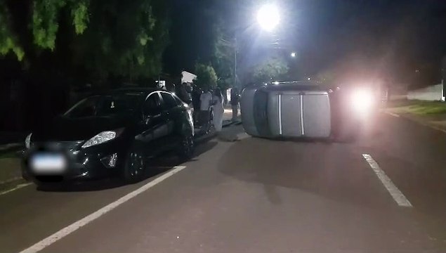 Capotamento é registrado na Rua Nereu Ramos