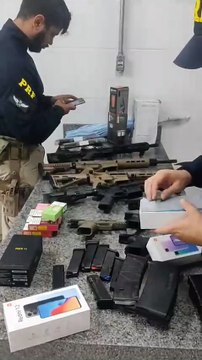 Homens são presos transportando fuzis e pistolas na BR-251, em MG