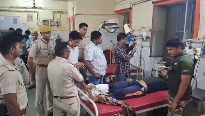 Скачать видео: video: पुलिस व इनामी दस्युओं में मुठभेड़, तीन धरदबोचे, कांस्टेबल बाल-बाल बचा