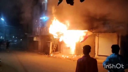 शार्ट सर्किट से जनरल स्टोर में लगी आग