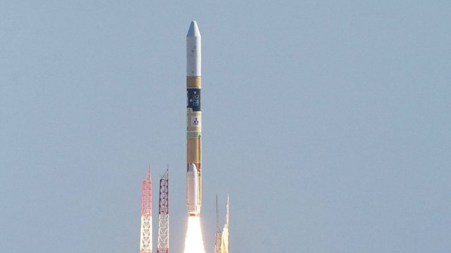 Japonya, Ay'a iniş aracı taşıyan H2A roketini uzaya gönderdi