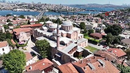 İstanbul'un ilk eğitim kurumu olan Molla Zeyrek Camii ihtişamıyla dikkat çekiyor