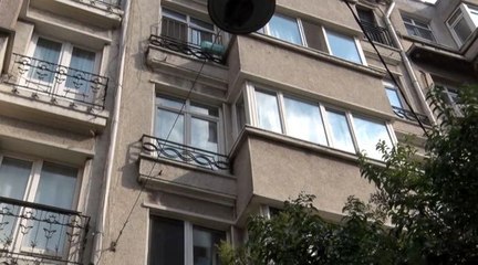 Cihangir'de Kız Kardeşini Bıçaklayarak Öldüren Adam Camdan Atladı