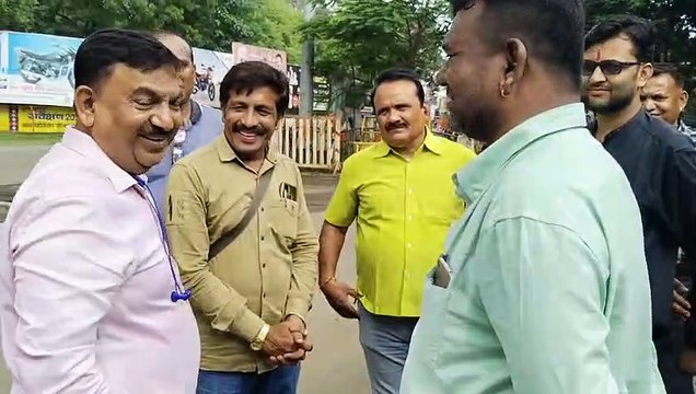 पटवारियों की हड़ताल जारी, एसडीएम ने धरना स्थल पर जाकर सुनी समस्या