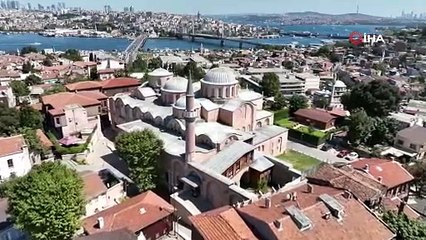 İstanbul’un ilk eğitim kurumu olan Molla Zeyrek Camii ihtişamıyla dikkat çekiyor