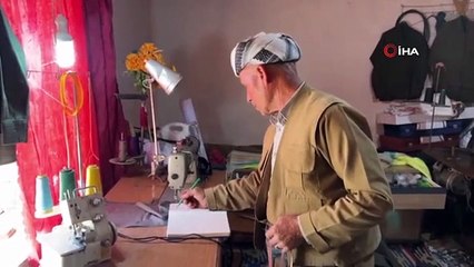 Hakkari'de terzilik yapan Mevlüt Özer, yöresel elbiseleriyle dikkat çekiyor