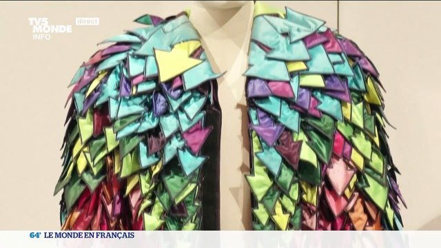 Le piano de Freddie Mercury vendu deux millions d'euros lors d'enchères événement chez Sotheby's à Londres hier soir, où ont également été vendus manuscrits et costumes de l'artiste - VIDEO