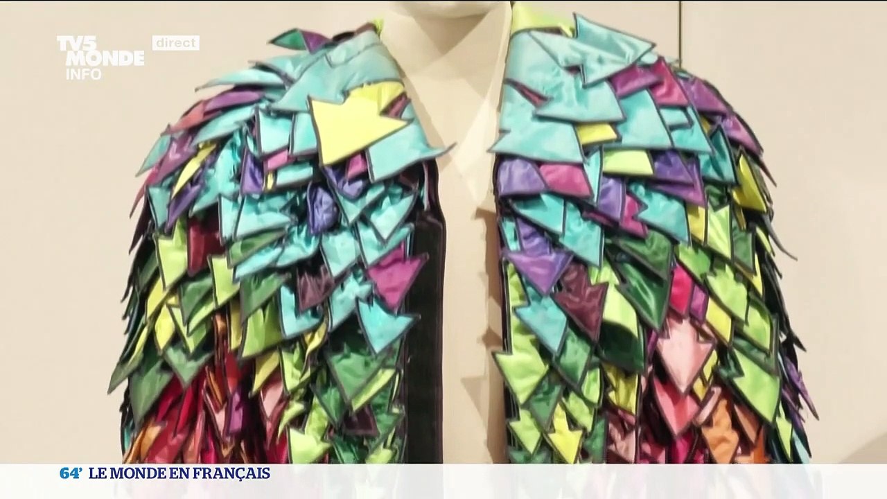 Le piano de Freddie Mercury vendu deux millions d'euros lors d'enchères événement chez Sotheby's à Londres hier soir, où ont également été vendus manuscrits et costumes de l'artiste - VIDEO