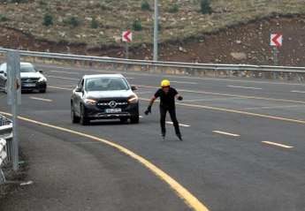 54 yaşındaki gurbetçi, Erciyes'ten şehir merkezine patenle inme hayalini gerçekleştirdi