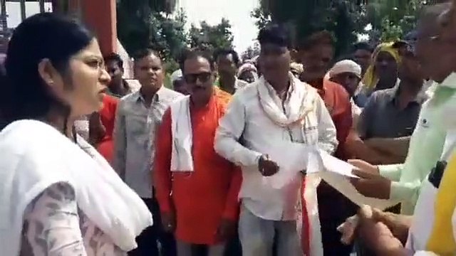रेल्वे चिरईडोंगरी के 25 ग्रामों के किसानों में पनप रहा आक्रोश, मुख्यमंत्री के नाम एसडीएम नैनुपर को सौंपा ज्ञापन