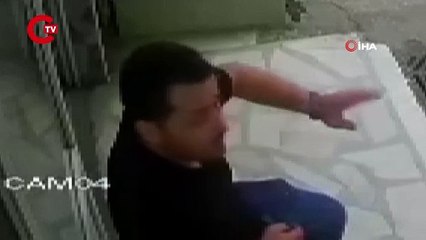 Ölüm teğet geçti… Aracın altında kalmaktan son anda böyle kurtuldular