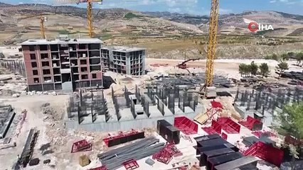 Dağ taş şantiyeye döndü