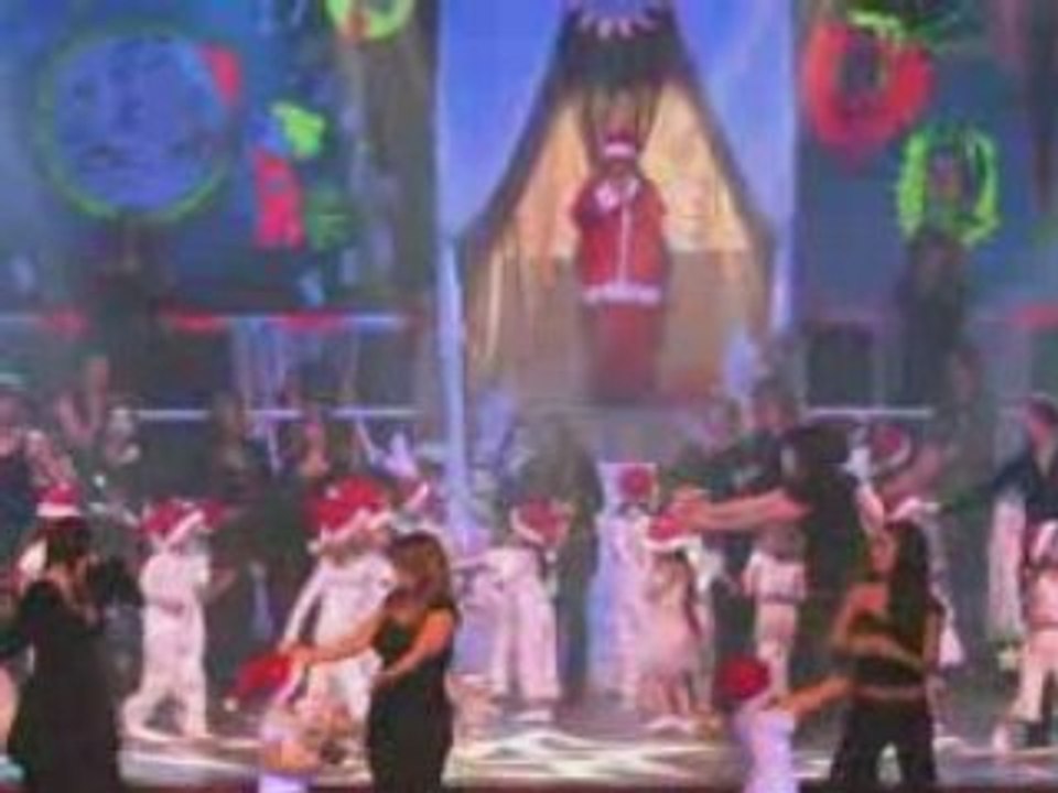 danse des minikids et poussins: Papa noel