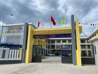 Trường mới xây, tại sao nhiều phụ huynh không cho con đi học?