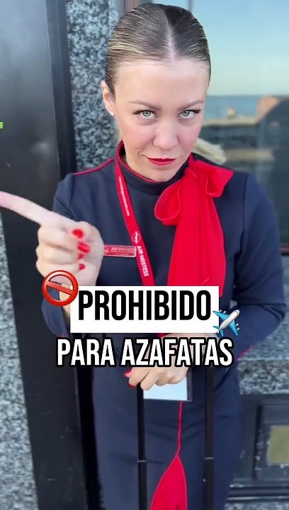 5 cosas que las azafatas tienen prohibido hacer cuando llevan uniforme