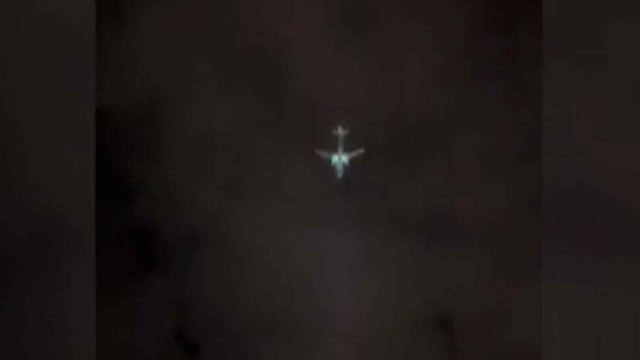 Trabzon- Cidde seferi için havalanan uçak, motorundan alev uzayınca acil iniş yaptı