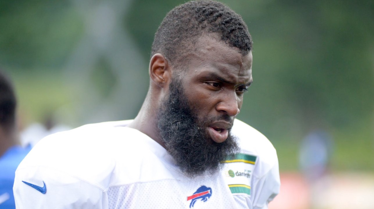 NFL-Star wird auf Baustelle von Stahlträger getroffen