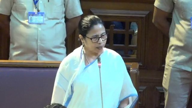 রাজ্যপাল সই না করলে কিছু যায় আসে না, ১লা বৈশাখই পশ্চিমবঙ্গ দিবস: মমতা ব্যানার্জি | Oneindia Bengali