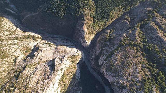 Dünyanın en derin ikinci kanyonu olarak gösterilen Valla Kanyonu