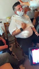 Έτσι ξύρισαν τον γαμπρό Γιάννη Καψάλη - Με κλαρίνα και τραγούδια (Video)