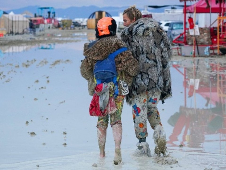 Nach Matsch-Chaos: Krebs-Invasion beim 'Burning Man'-Festival