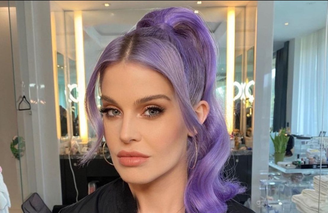 Kelly Osbourne puts cosmetic surgery rumours down to weight loss
