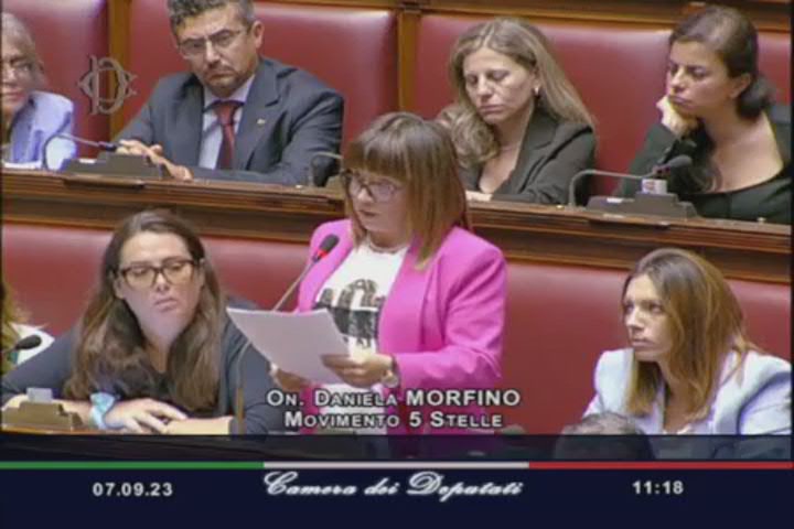 Video Violenza su donne, le lacrime della deputata M5S alla Camera - Video
