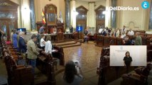 El pleno de A Coruña guarda 28 minutos de silencio, uno por cada víctima de violencia machista desde la sesión anterior