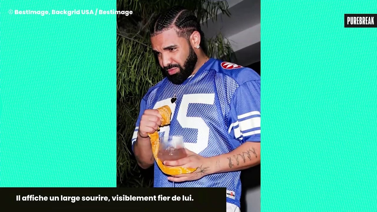 Le moment beauf du jour est offert par Drake : il pose avec tous les soutifs qu'il a reçus en concert