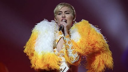 Miley Cyrus Grabó Para Black Mirror Mientras Su Casa Se Quemaba Por Completo