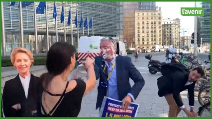 Le PDG de Rynair Michael O'Leary entarté à Bruxelles