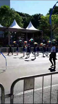 Alunos do Centro de Ensino Fundamental 11 do Gama apresentam o frevo, dança originária de Pernambuco, durante desfile de 7 de setembro