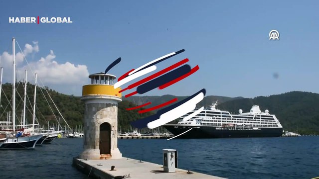 Turist yağdı! 181 metre uzunluğundaki Azamara Quest kruvaziyer Marmaris'e açıklarına demirledi
