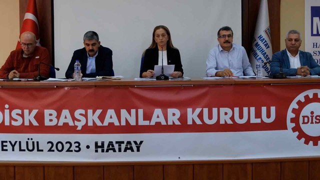 DİSK Başkanı Çerkezoğlu: depremin ülke gündeminden çıkması kabul edilemez. Çünkü yüz binlerce insanın sosyal ölümle yüz yüze olması söz konusu