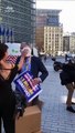 Activistas ecologistas arrojan una tarta al CEO de Ryanair