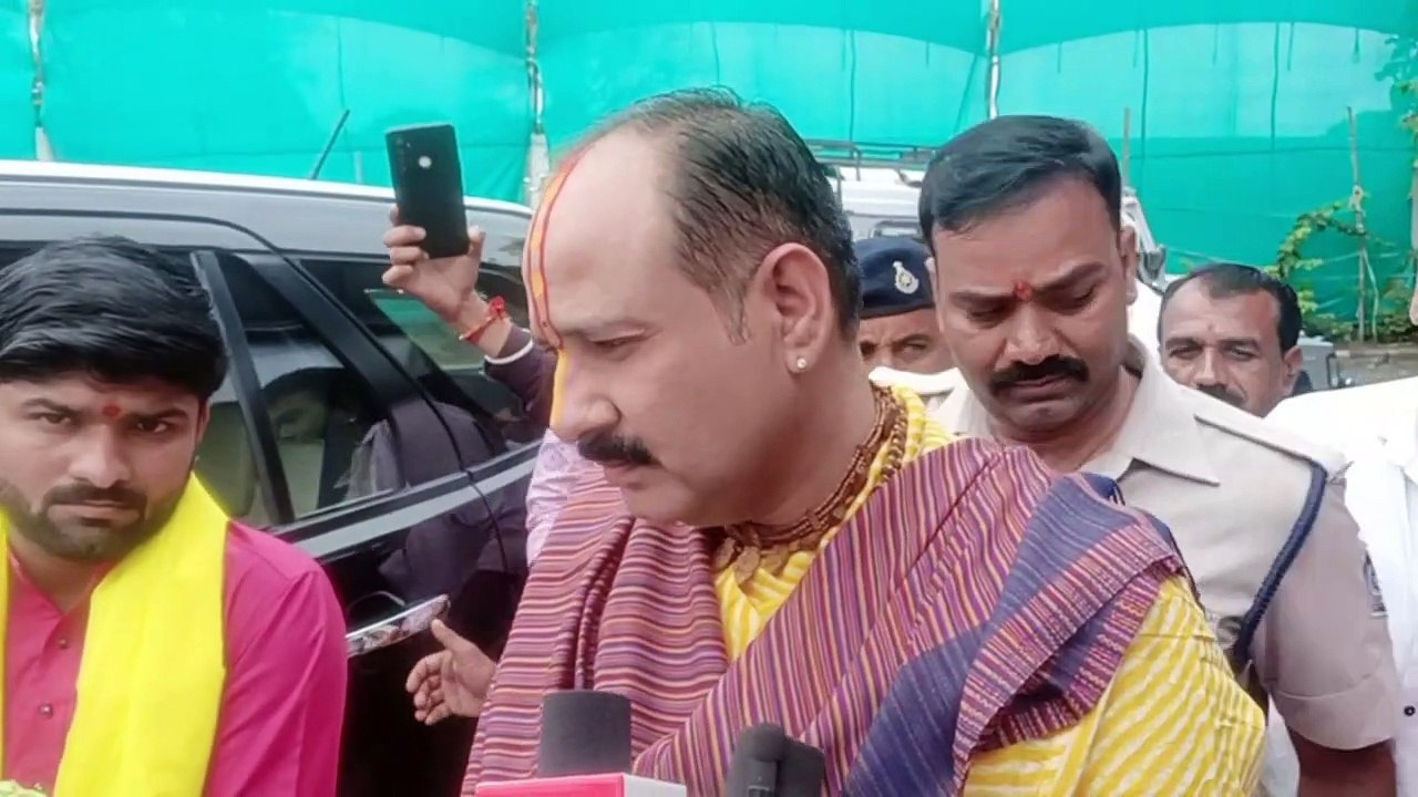 Video: मुख्यमंत्री के बेटे पर भडक़े पंडित प्रदीप मिश्रा, बोले-वो डेंगू, मलेरिया, कोरोना की औलाद
