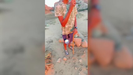 Gli ultimi hippy cacciati dalla Valle della Luna