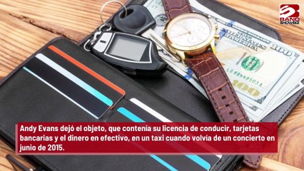 Un hombre encuentra su cartera con el dinero aún dentro tras siete años perdida
