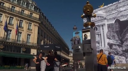 Parigi, appare una nuova opera di JR sulla facciata dell'Op?ra
