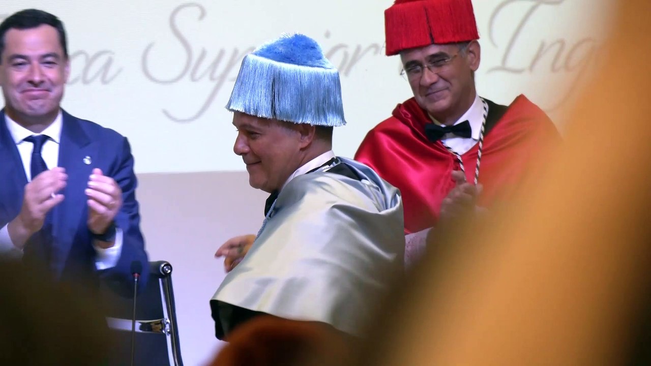 Moreno destaca "la excelencia" de Alejandro Sanz al ser investido doctor Honoris Causa de la UCA