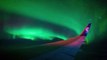 Ce passager observe les aurores australes depuis son avion